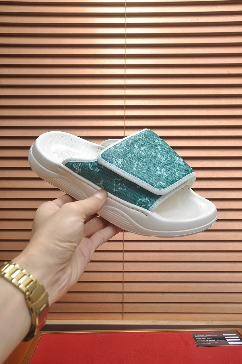 Men's men's shoes 💰340💶 [Louis Vuitton LV slippers] (high-end cowhide) counter 1:1 fashion style, a must-have for summer! The designer used LV’s iconic outsole. The original simple slippers instantly become fashionable! The upper is made of flexible special cowhide leather straps alternately, and the workmanship is exquisite! A must-have for stylish men in summer, size 38-45 (45 customized)